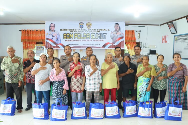 Bagian Sumber Daya Manusia (SDM) Polres Samosir melaksanakan kegiatan berbakti sosial dan penanaman pohon di Desa Sait Nihuta Kecamatan Pangururan Kabupaten Samosir pada tanggal 4 November 2023