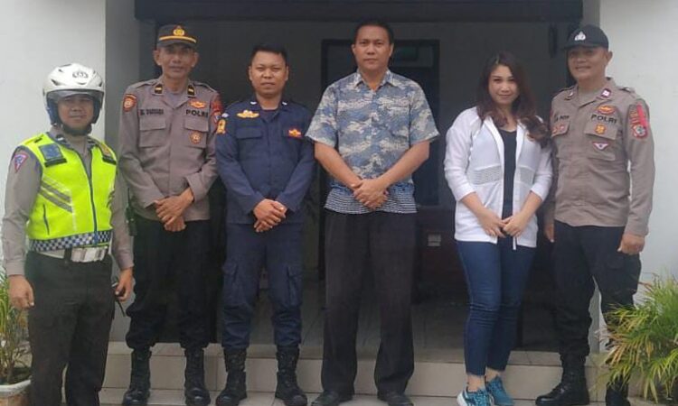Satgas Preventif Operasi Mantap Brata (OMB) Polresta Manado berhasil melaksanakan pengamanan yang ketat dalam sidang pleno penetapan Daftar Calon Tetap (DCT) DPRD Kota Manado di Kantor Komisi Pemilihan Umum (KPU) setempat. Acara yang dihadiri oleh Komisioner KPU Kota Manado, Bawaslu Kota Manado, serta perwakilan dari masing-masing partai politik berlangsung dengan aman dan lancar, Jumat (3/10/2023).