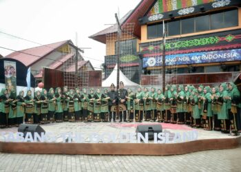 Perhelatan Akbar Pekan Kebudayaan Aceh, Kota Sabang mengusung tema The Golden Island yang dapat dimaknai tanah dari surga, dengan harapan tanah Sabang mampu menyejahterakan masyarakatnya.