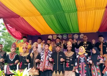 Penjabat (Pj) Bupati Kabupaten Aceh Tengah Ir. T. Mirzuan , MT, menghadiri Silaturrahmi dan Pesejuk Mahasiswa Kabupaten Aceh Selatan, Aceh Barat Daya, Gayo Lues, Aceh Tengah dan Kabupaten Bener Meriah bersama ke empat Pj Bupati lainnya di Sekolah Menengah kejuruan (SMK) Negeri 1 Banda Aceh jalan Sultan Malikul Saleh, Lhong Raya, Kecamatan Banda Raya. Kota Banda Aceh. Ahad (05/11/2023)
