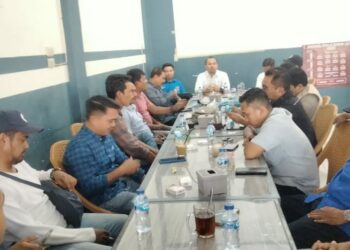Kapolres Nagan Raya AKBP Rudi Saeful Hadi, melakukan coffee morning dengan sejumlah wartawan yang berlangsung di Warkop Ram Dua Lipa Gampong Lung Baroe Kecamatan Suka Makmue.