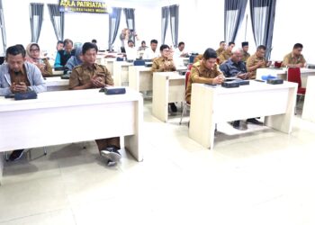 UNDANG KEPSEK: Sat Binmas Polrestabes Medan mengundang Kepsek tingkat SMP dan SMA/SMK untuk membahas penanganan dan pencegahan kenakalan remaja di ruang Partiatama Mapolrestabes, Senin (6/11/2023).(Foto Dok/Polrestabes)