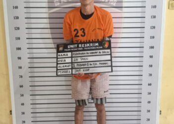 DITANGKAP: Seorang Pelaku perampokan sepeda motor milik Dewi Indrayani, Rudiawan ditangkap Polsek Medan Timur, Senin (6/11/2023).(Foto Dok/Polsek Medan Timur)