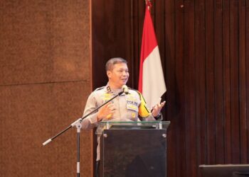 PEMBICARA: Kapolda Sumut Irjen Agung Setya Imam Effendi menjadi pembicara pada talkshow di Ballroom Hotel Grand Mercure, Kota Medan, Senin (6/11/2023). (Foto Dok/ Polda Sumut)