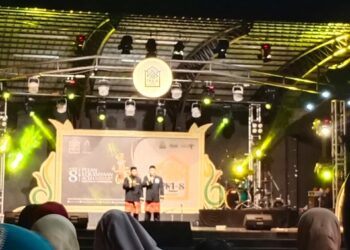 Seni Tutur (Seumapa) dari Kabupaten Nagan Raya tampil memukau di Panggung Arena Taman Budaya Aceh (TBA), Senin (6/11/2023) malam.