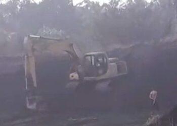 Aktivitas galian C diduga ilegal di Kelurahan Danowudu Kecamatan Ranowulu Kota Bitung, terpantau Senin 06 November 2023