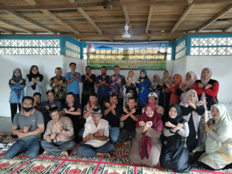 Kegiatan Rembuk Desa yang berlangsung di Dayah Muslimah Gampong Lueng Baro, Kecamatan Suka Makmue, Kamis (9/11/2023) itu, turut dihadiri Camat Suka Makmue, Keuchik Gampong Lueng Baro, Ketua Penggerak PKK Gampong, Sekdes, Kaur, Tuha Peut, Relawan SAPA serta organisasi masyarakat setempat.