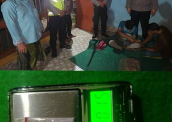 Saat tiba di lokasi, benar adanya didapat dua tersangka pria inisial IS (48) dan RR (32) dengan barang bukti yang diamankan diantaranya 1 bungkus plastik klip kecil berisikan Narkotika jenis Sabu, 3 bungkus plastik klip putih kecil, 1 bungkus plastik klip putih besar, 1 buah kaca pirek, 3 buah pipet, 2 buah alat isap/bong, 1 buah jarum, mancis dan bungkus rokok.