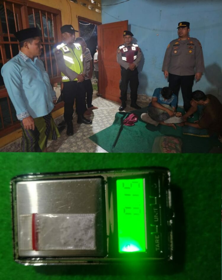 Saat tiba di lokasi, benar adanya didapat dua tersangka pria inisial IS (48) dan RR (32) dengan barang bukti yang diamankan diantaranya 1 bungkus plastik klip kecil berisikan Narkotika jenis Sabu, 3 bungkus plastik klip putih kecil, 1 bungkus plastik klip putih besar, 1 buah kaca pirek, 3 buah pipet, 2 buah alat isap/bong, 1 buah jarum, mancis dan bungkus rokok.