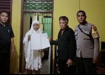 Bhabinkamtibmas (Bhabinsa Kelurahan) Aipda K. Lamusu, bersama dengan Ketua Lingkungan Bapak Jani Senduk, berhasil melakukan mediasi yang sukses terkait permasalahan saluran air/got di Kelurahan Malalayang Satu Timur Lingkungan VII, Kecamatan Malalayang, Kota Manado, Kamis (9/11/2023).