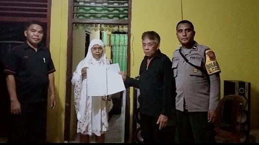 Bhabinkamtibmas (Bhabinsa Kelurahan) Aipda K. Lamusu, bersama dengan Ketua Lingkungan Bapak Jani Senduk, berhasil melakukan mediasi yang sukses terkait permasalahan saluran air/got di Kelurahan Malalayang Satu Timur Lingkungan VII, Kecamatan Malalayang, Kota Manado, Kamis (9/11/2023).