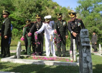 Pgs Komandan Kodim 0103/Aceh Utara Letkol Kav. Makhyar ST, MT, S. HI mengikuti Upacara Ziarah Nasional Peringatan Hari Pahlawan Ke – 78 Tingkat Kabupaten Aceh Utara Tahun 2023 bertempat di Taman Makam Pahlawan desa blang panyang Kecamatan Muara Satu Kabupaten Aceh Utara, Jumat (10/11/23).