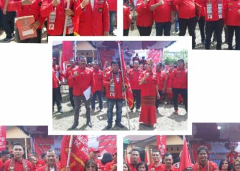 FOTO BERSAMA: Kelima ketua PAC terpilih foto bersama usai pelantikan, Jumat (11/11/2023). (Foto Dok/ TM)
