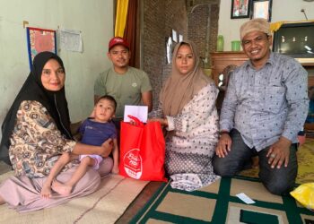 Lembaga Elmansyur Peduli kunjungi balita Muhammad Al Faresh 4 tahun penderita Pneumonia dan juga saraf tulang belakang di Gampong Keutapang Syamtalira Aron. (11/11/2023).