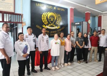 Sebanyak lima orang warga binaan Lembaga Pemasyarakatan (Lapas) Kelas IIB Bitung Kanwil Kemenkumham Sulawesi Utara ke Lapas Perempuan Manado. Jumat (10/11/23).