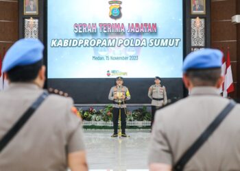 PIMPIN SERTIJAB: Kapolda Sumut pimpin sertijab Kabid Propam di Aula Tribrata Mapolda Sumut, Rabu (15/11/2023). (Foto Dok/ Polda Sumut)