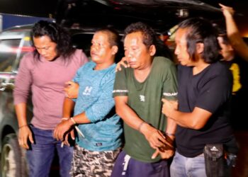 DITANGKAP: Polisi menangkap pelaku pencurian pipa milik Pertamina berinisial AS, BS dan BN di daerah Kabupaten Deliserdang, Rabu (15/11/2023). (Foto Dok/ Polda Sumut)