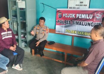 Kapolsek Saribudolok AKP Nelson Manurung, S.H., melakukan kunjungan (Pojok Pemilu) ke Kantor Pangulu Nagori Silimakuta Barat, Kecamatan Pamatang Silimahuta, Kabupaten Simalungun pada hari Kamis, 16 November 2023.