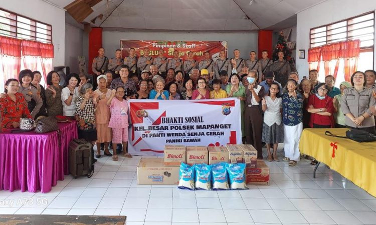 Aula Balai Penyantunan Sosial Lanjut Usia Terlantar Senja Ceria Mapanget, Kelurahan Paniki Bawah Kec. Mapanget, menjadi saksi kegiatan Ibadah Bersama dan Bakti Sosial yang diadakan oleh Keluarga Besar Polsek Mapanget, Kamis (16/11/2023).