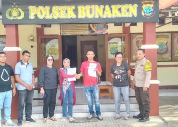 Piket bersama Bhabinkamtibmas Aiptu Jefri Son Manuas, dan Ketua Lingkungan V Kelurahan Molas, Selsius Tumei, berhasil menyelesaikan kasus pelimpahan aduan dari Kapolresta Manado. Pada hari Kamis tanggal 16 November 2023.
