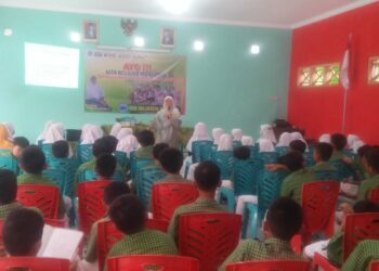 Sebagai upaya guna mencegah adanya tindakan Bullying dilingkungan SD Mejasem Barat 01, perlu adanya upaya. Salah satunya dengan mengikutkan para Siswa seminar dengan tema" Ayo kita belajar mengenal bersahabat dengan emosi untuk mencegah Bullying". Kegiatan seminar yang diadakan pagi (16/11/2023l diikuti 86 siswa siswi kelas 2,3,4,5 dan 6.