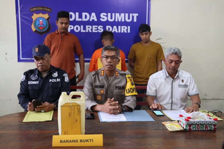Sat Reskrim Polres Dairi berhasil ringkus tersangka DS (29) terkait pembakaran kepada ibu tirinya RS (57) yang mengakibatkan meninggal