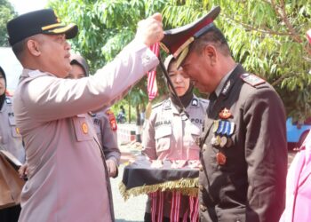 Polres wajo laksakan Kegiatan purnabakti dipimpin langsung oleh Kapolres Wajo AKBP H. Fachtur Rochman Jum'at (17/11/2023) didampingi Wakapolres Wajo, PJU setingkat Kabag, Kasat, Kapolsek jajaran Polres Wajo.