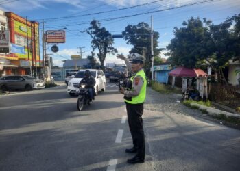 Para personel Polres Pematang Siantar  yang selalu siaga di titik Rawan macet khususnya Hari libur. Foto: Dok. Polres Pematang Siantar.