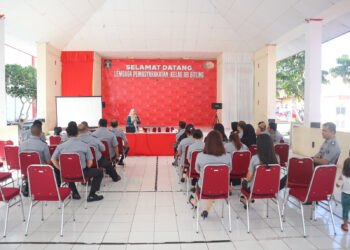 Puluhan petugas Lembaga Pemasyarakatan (Lapas) Kelas IIB Bitung Kanwil Kemenkumham Sulawesi Utara secara antusias mengikuti kegiatan sosialisasi pencegahan kanker dan tumor. Senin (20/11/2023).