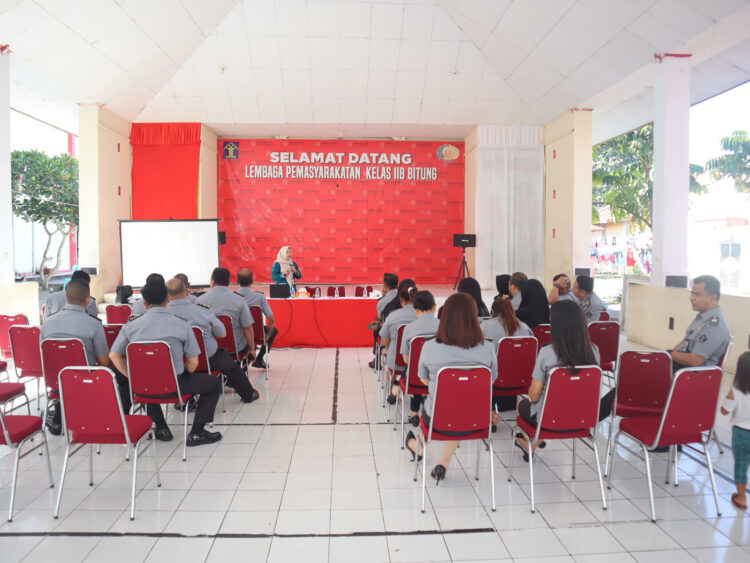 Puluhan petugas Lembaga Pemasyarakatan (Lapas) Kelas IIB Bitung Kanwil Kemenkumham Sulawesi Utara secara antusias mengikuti kegiatan sosialisasi pencegahan kanker dan tumor. Senin (20/11/2023).