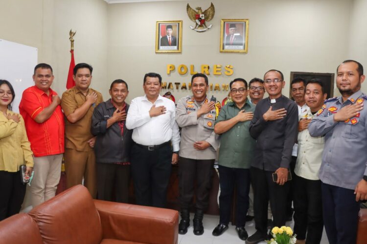 Kapolres Pematang Siantar AKBP Yogen Heroes Baruno SH, SIK menerima audiensi Panitia Perayaan Natal Oikumene Tahun 2023, Senin,(20 November 2023) siang pukul 13:00 Wib.