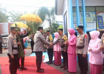 Kapolda Aceh Irjen Pol Achmad Kartiko, saat melaksanakan kunjungan kerja di Polres Aceh Barat, Senin (20/11/2023).