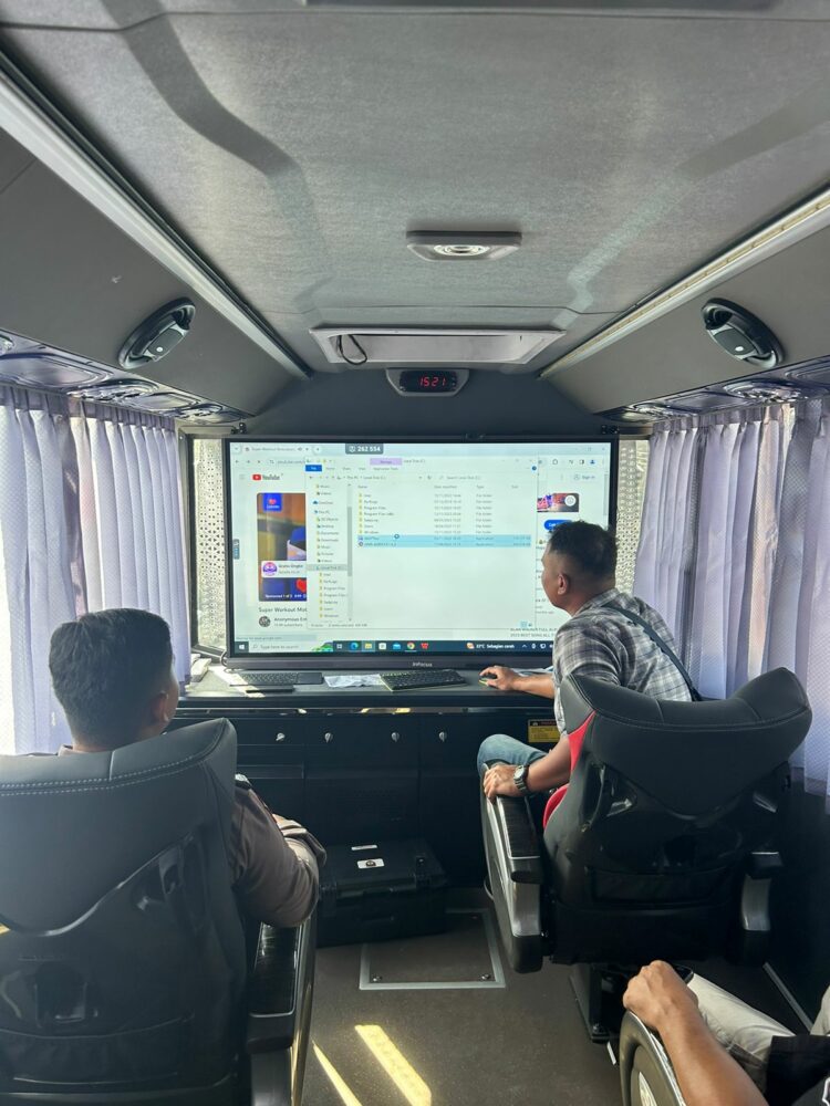 BUS COMMAND And MONITORING: Polda Sumut turunkan Bus Command and Monitoring Direktorat (Dit) Pengamanan Objek Vital (Pamobvit) untuk pengamanan Aquabike Jetski Danau Toba 2023. (Foto Dok/ Polda Sumut)
