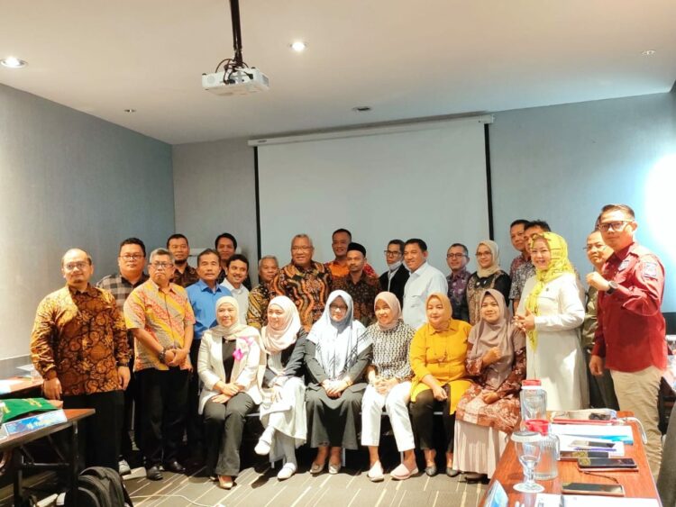 Sebanyak 22 peserta dari seluruh penjuru Indonesia berkumpul di Bandung untuk mengikuti pelatihan sertifikasi mediator yang diselenggarakan oleh Pusat Mediasi Nasional Kerjasama dengan GIZ Indonesia.