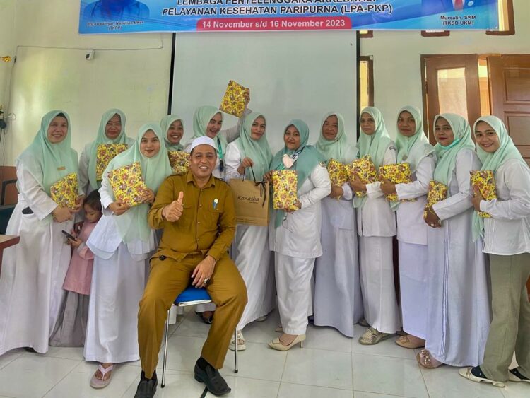 Kapus Paya Bakong Baktiar, SKM.,MM memberikan Reward kepada ASN, kontrak dan bakti sukarela dengan kriteria memiliki integritas dan loyalitas yang tinggi.