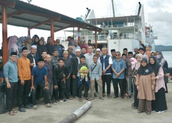 Pj Wali Kota Sabang Reza Fahlevi menyempatkan diri mengantar rombongan atau Kafilah Musabaqah Tilawatil Qur'an (MTQ) Kota Sabang ke Pelabuhan Calang.