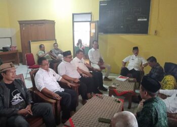 Sejumlah Partai Politik Se-Kabupaten Purbalingga menggeruduk beberapa kantor kecamatan untuk meminta netralitas ASN. Kegiatan ini dihadiri Petinggi Parpol Golkar, PKS, Gerindra, Demokrat, PKB, PAN, Umat, dan Gelora serta puluhan simpatisan Parpol se-Purbalingga. Rabu Siang. 22/11/2023.