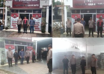 Personel Polres Labuhanbatu Laksanakan giat pengamanan di Kantor KPU Kab.Labuhanbatu Jln.W.R Supratman No.52 Kel.Padang Matinggi Kec.Rantau Utara Kab.Labuhanbatu, Sumut, Kamis (23/11/2023).