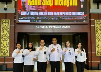 Kepala Lapas Kelas IIB Bitung, Syukron Hamdani bersama tim pengelola keuangan yang dipimpin oleh Kepala Urusan Kepegawaian dan Keuangan, Maya Rotty mengikuti asistensi di Sub Koordinasi Tata Usaha Keuangan Wilayah II Sekertariat Jenderal Kementerian Hukum dan HAM RI.