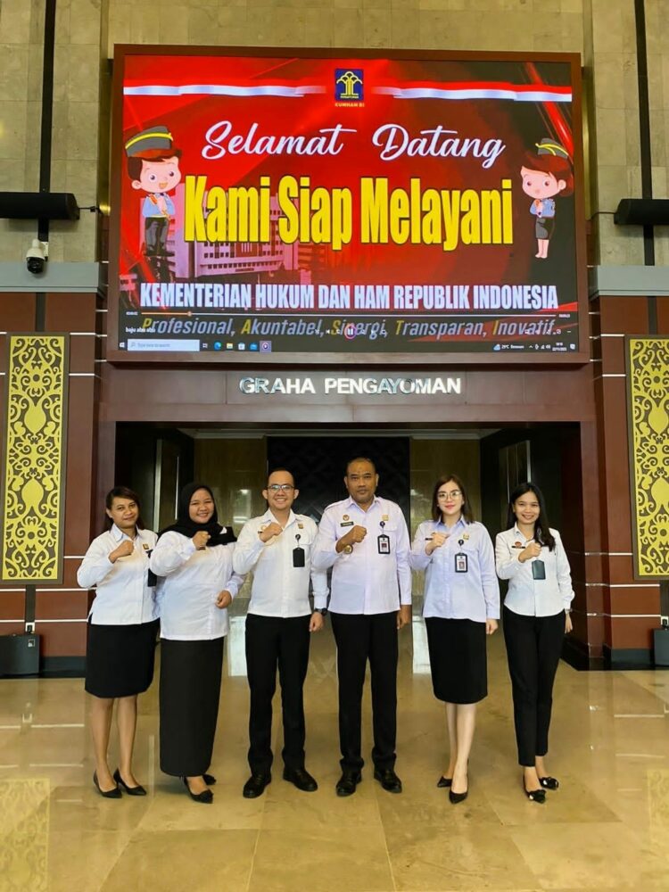Kepala Lapas Kelas IIB Bitung, Syukron Hamdani bersama tim pengelola keuangan yang dipimpin oleh Kepala Urusan Kepegawaian dan Keuangan, Maya Rotty mengikuti asistensi di Sub Koordinasi Tata Usaha Keuangan Wilayah II Sekertariat Jenderal Kementerian Hukum dan HAM RI.