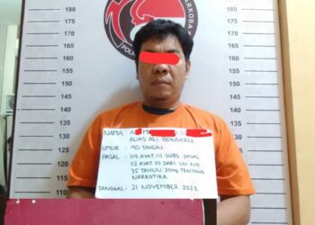 AMS als ALI BONGKREK, pria 41 tahun warga Lingkungan Padang Bulan Kec. Rantau Utara itu, disergap Polisi pada Selasa, (21/11/2023) di Lingkungan Sibuaya Kel. Sioldengan Kec. Rantau Selatan Kab. Labuhanbatu.