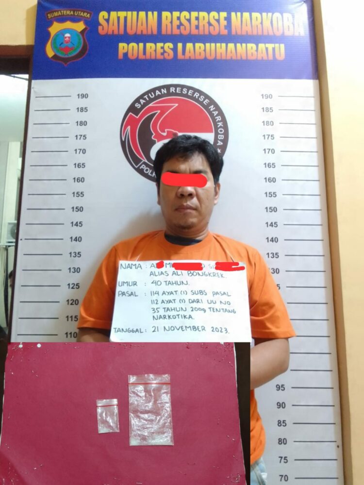 AMS als ALI BONGKREK, pria 41 tahun warga Lingkungan Padang Bulan Kec. Rantau Utara itu, disergap Polisi pada Selasa, (21/11/2023) di Lingkungan Sibuaya Kel. Sioldengan Kec. Rantau Selatan Kab. Labuhanbatu.
