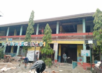 Pembangunan DAK (Dana Alokasi Khusus) SDN (Sekolah Dasar Negeri) Puspanegara 01 Desa Puspanegara Kecamatan Citeureup Kabupaten Bogor tidak sesuai spek (RH/MitraPolri.com).