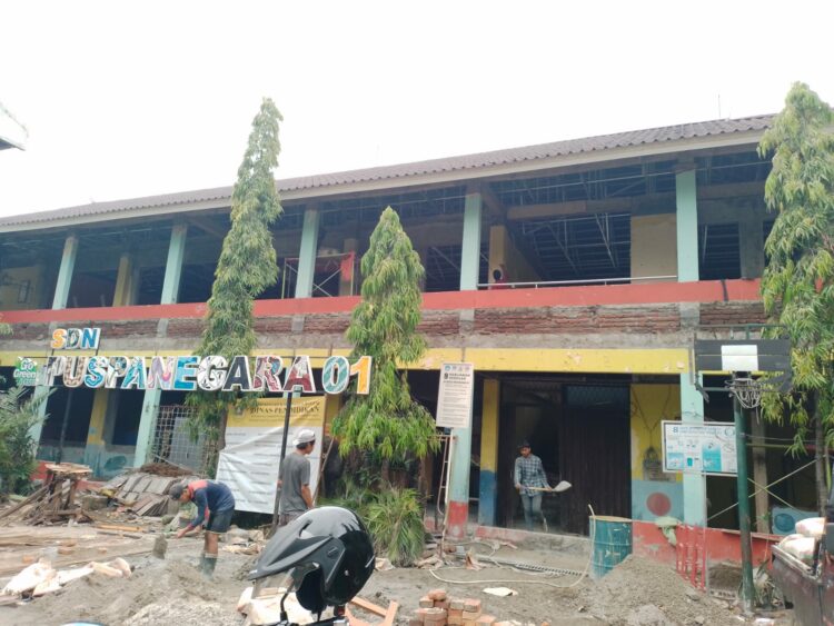 Pembangunan DAK (Dana Alokasi Khusus) SDN (Sekolah Dasar Negeri) Puspanegara 01 Desa Puspanegara Kecamatan Citeureup Kabupaten Bogor tidak sesuai spek (RH/MitraPolri.com).