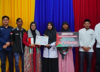 Badan Eksekutif Mahasiswa Universitas Bumi Persada (BEM UNBP) menyalurkan bantuan untuk rakyat Palestina melalui Komite Nasional Rakyat Palestina (KNRP) di Aula HBY Alue Awe, Jumat (24/11/2023).