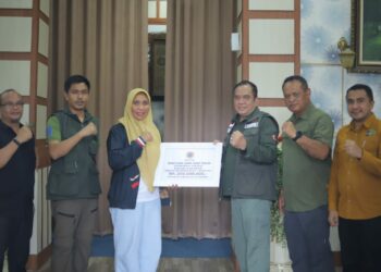 Penjabat (Pj) Bupati Nagan Raya, Fitriany Farhas, AP, SSos.,MSi, menerima kunjungan Deputi Bidang Rehabilitasi dan Rekonstruksi Badan Nasional Penanggulangan Bencana (BNPB) Pusat, Jarwansyah, SPd, MAP, MM, di Pendopo Bupati, Komplek Perkantoran Suka Makmue, Sabtu (25/11/2023).