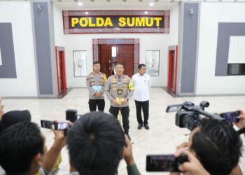 BERI PENJELASAN: Kapolda Sumut, Irjen Pol Agung Setya Imam Effendi memberikan penjelasan terkait kasus ujaran kebencian di Aula Tribrata Mapolda Sumut, Senin (27/11/2023). (Foto Dok/ Polda Sumut)