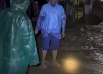 Kecamatan Beutong Ateuh Banggalang, Nagan Raya diterjang banjir, Senin (27/11/23) malam dengan ketinggian air mencapai 1 meter.