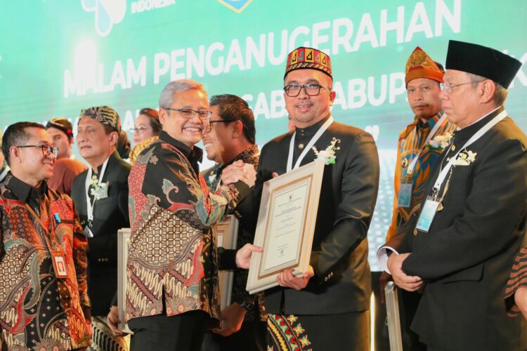 Penghargaan ini diserahkan Sekretaris Jenderal Kemenkes Kunta Wibawa Dasa Nugraha kepada Pj Wali Kota Sabang Reza Fahlevi, pada Malam Penganugerahan Tanda Penghargaan Swasti Saba Kabupaten/Kota Sehat dan STBM tahun 2023