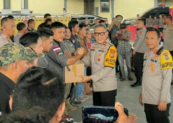 Polda Sulawesi Utara menggelar bakti sosial dan bakti kesehatan dalam rangka semangat Polda Sulut melayani masyarakat, di Benteng Moraya Tondano, Rabu (29/11/2023).